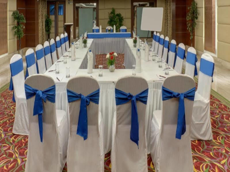 Ramada Ahmedabad Hotell Eksteriør bilde
